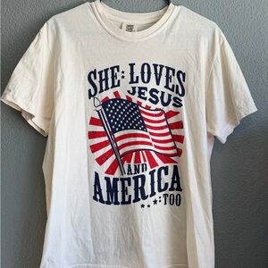 Comfort colors - creamy White Graphic T-Shirt with American Flag Design